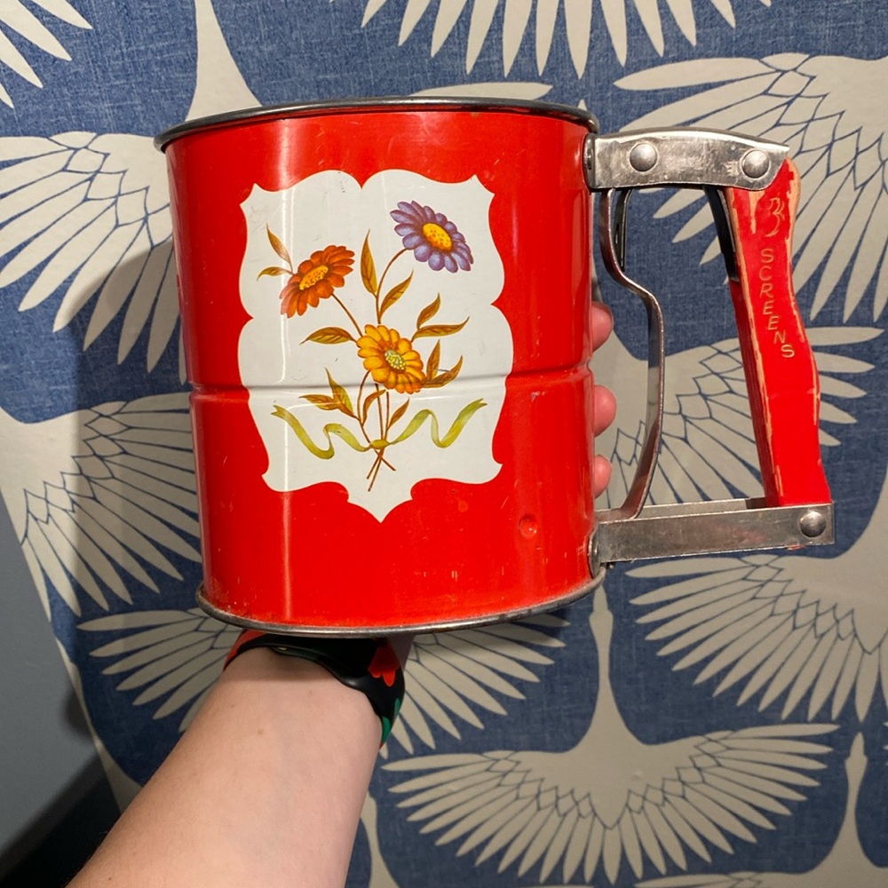 Vintage Adirondack red hand sifter
